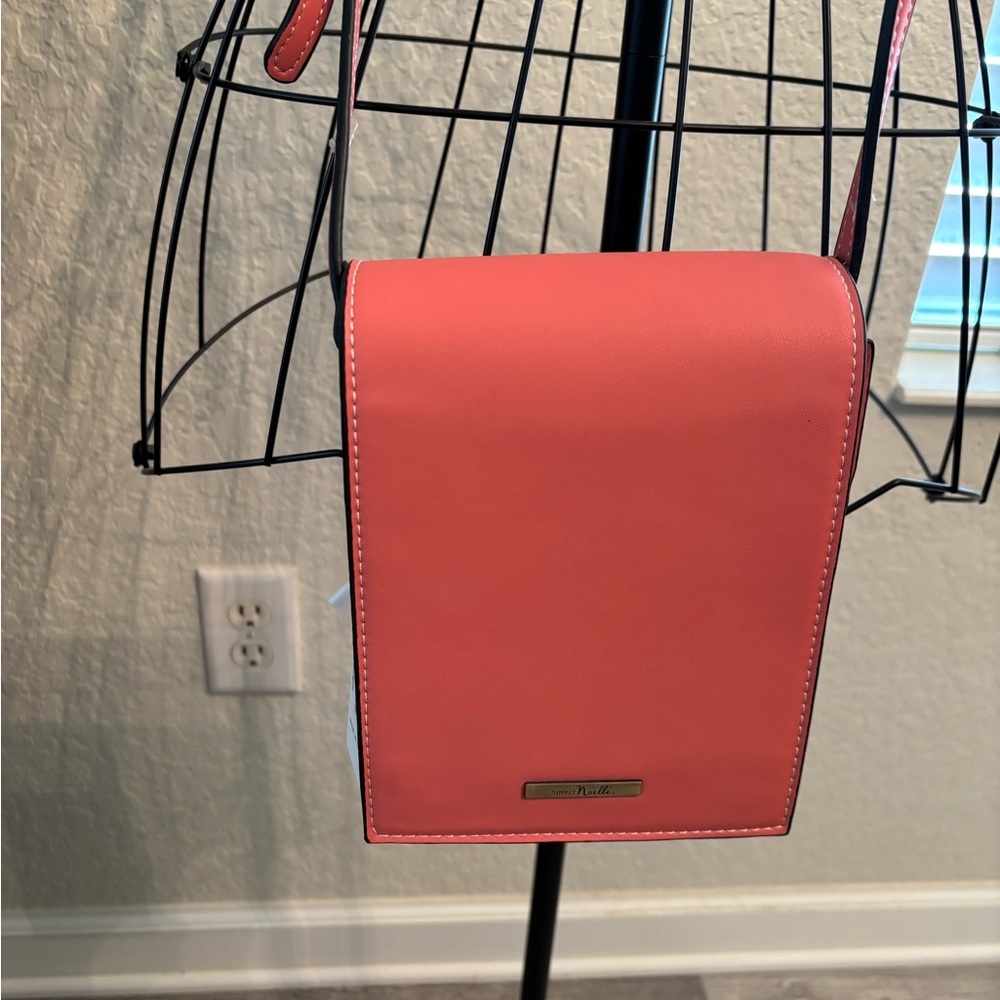 NWT - SIMPLY NOELLE CROSSBODY BAG